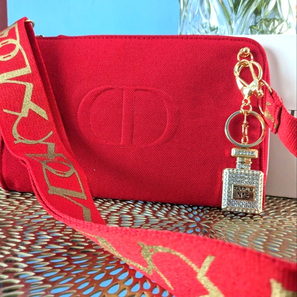 Dior - Picture 1 of 11